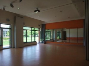 Saal mit Spiegelwand
